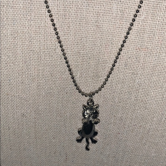 Fun silver tone necklace - Picture 2 of 4